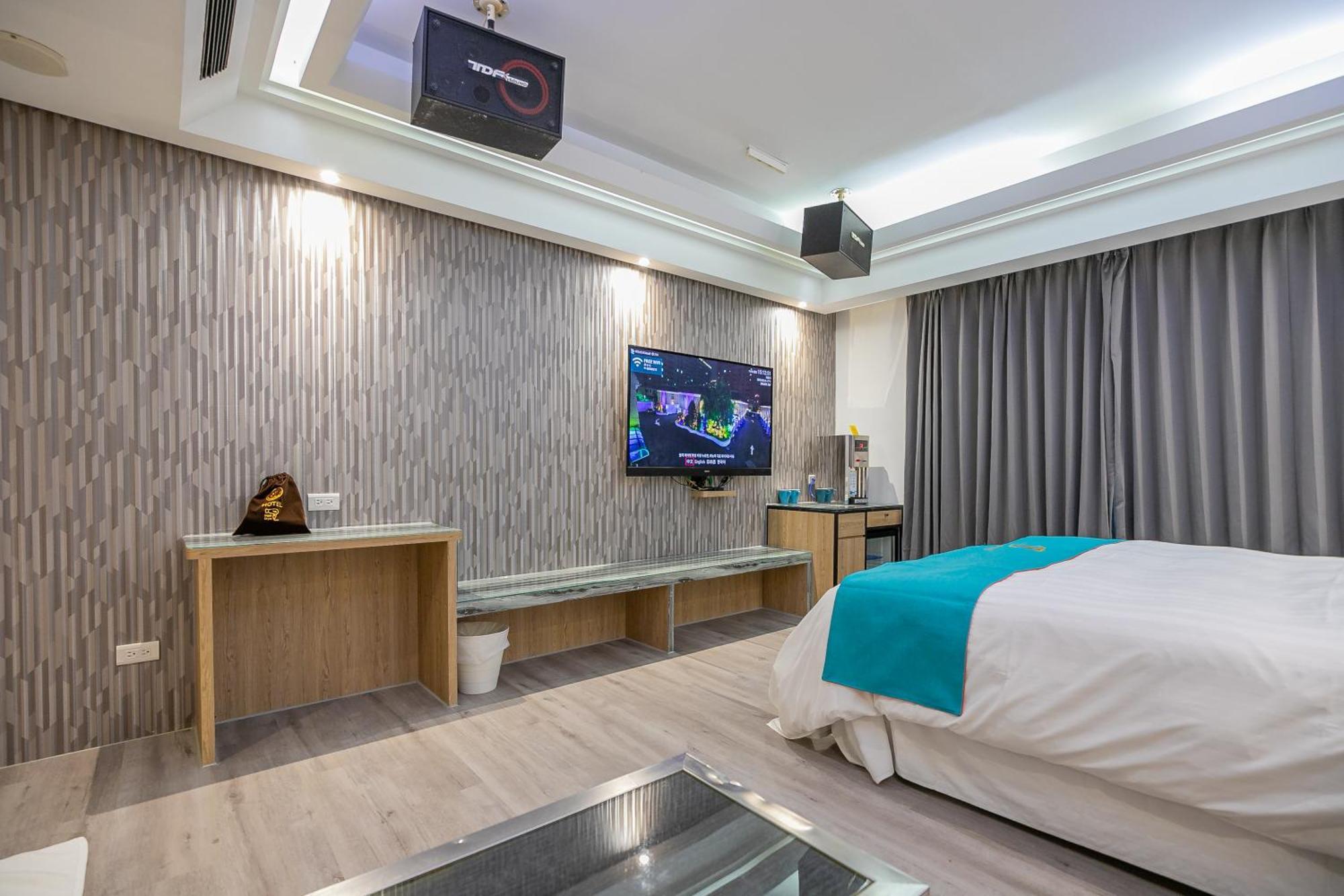 King Motel王者 桃園市旅館177號 Bagian luar foto