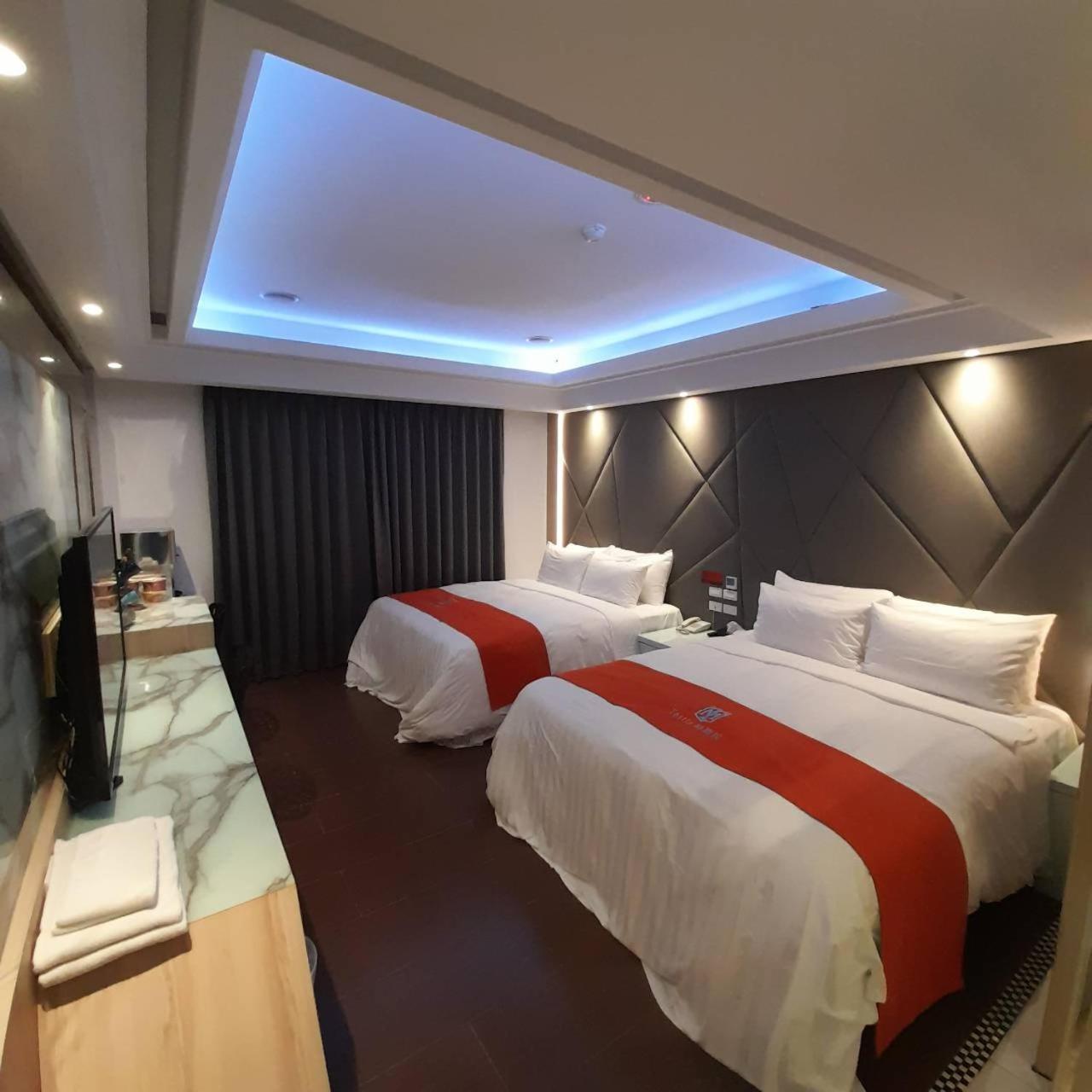 King Motel王者 桃園市旅館177號 Bagian luar foto