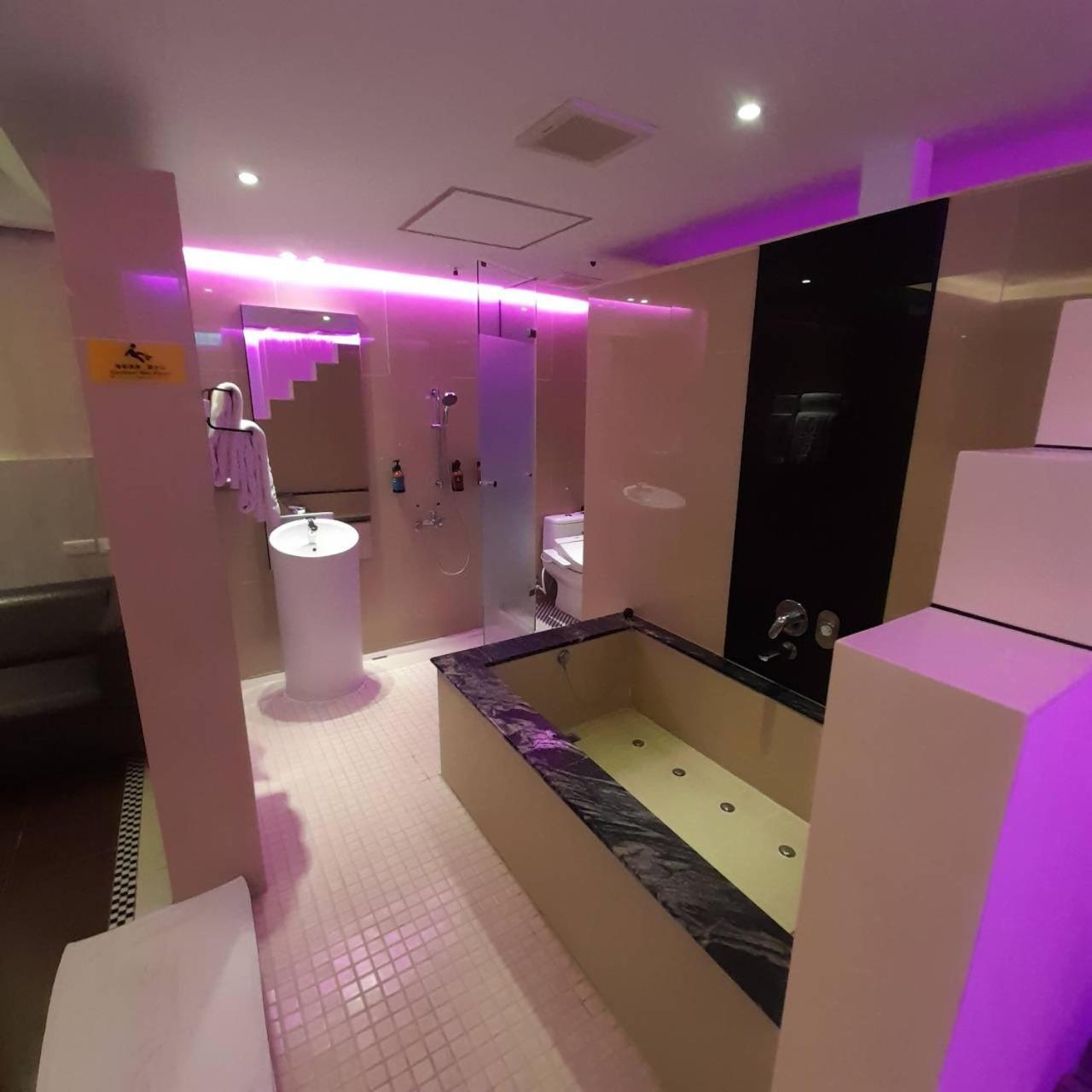 King Motel王者 桃園市旅館177號 Bagian luar foto