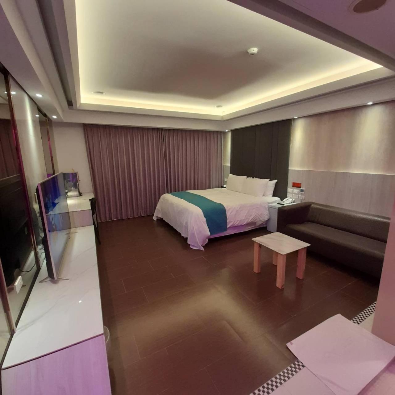 King Motel王者 桃園市旅館177號 Bagian luar foto